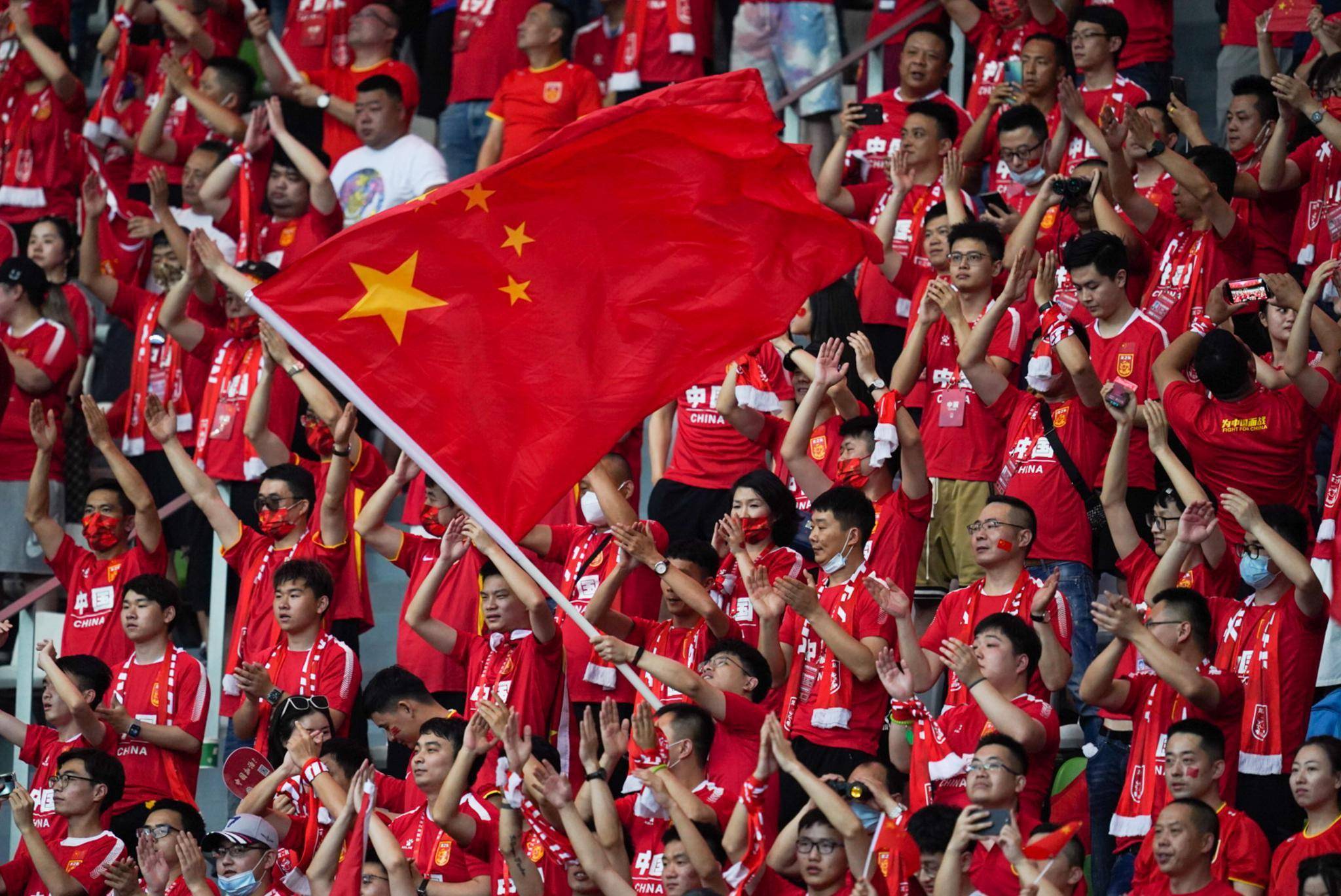 精彩比赛，中国队在国际赛场取得胜利