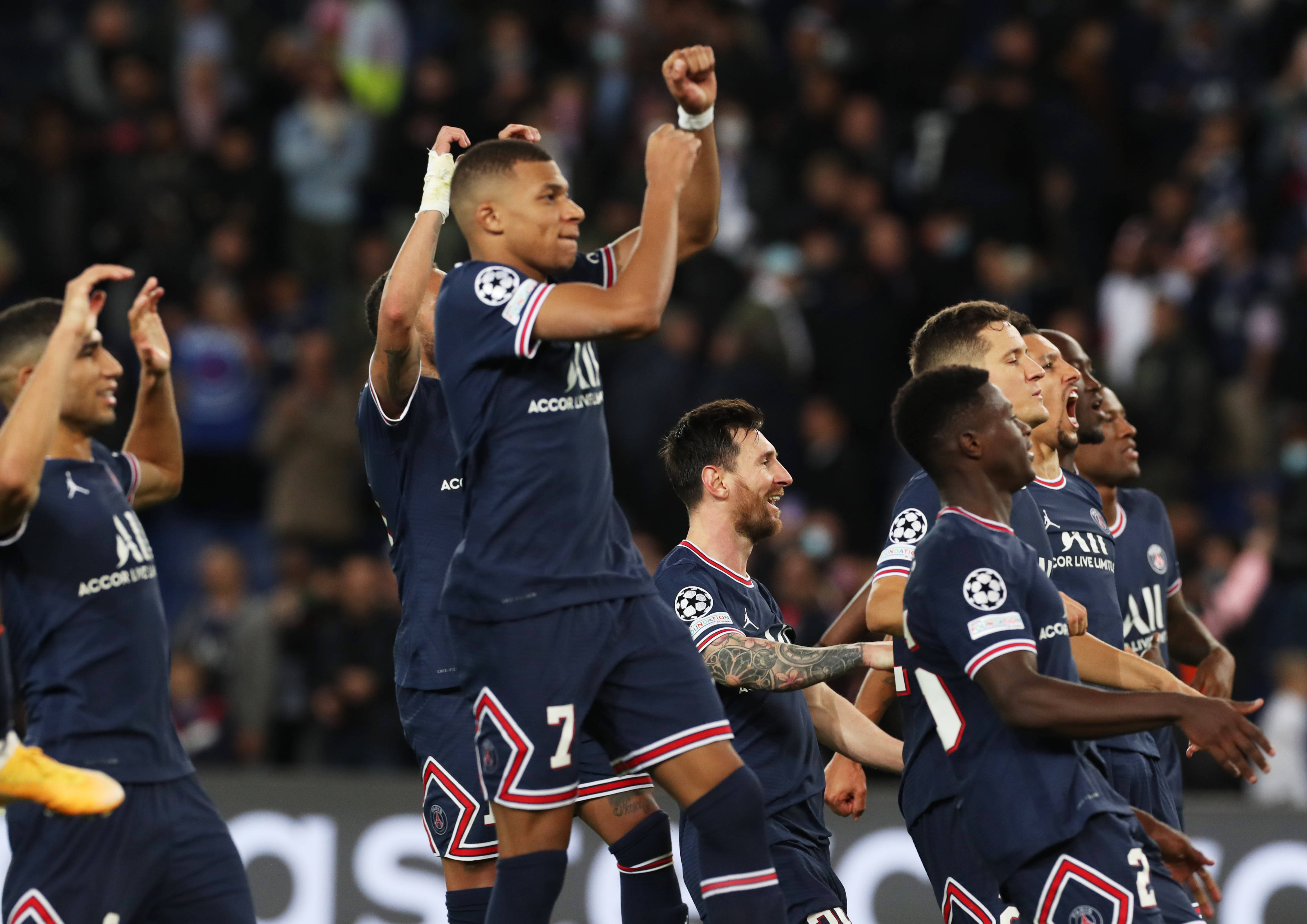 包含巴黎圣日耳曼取得胜利，继续领跑积分榜的词条