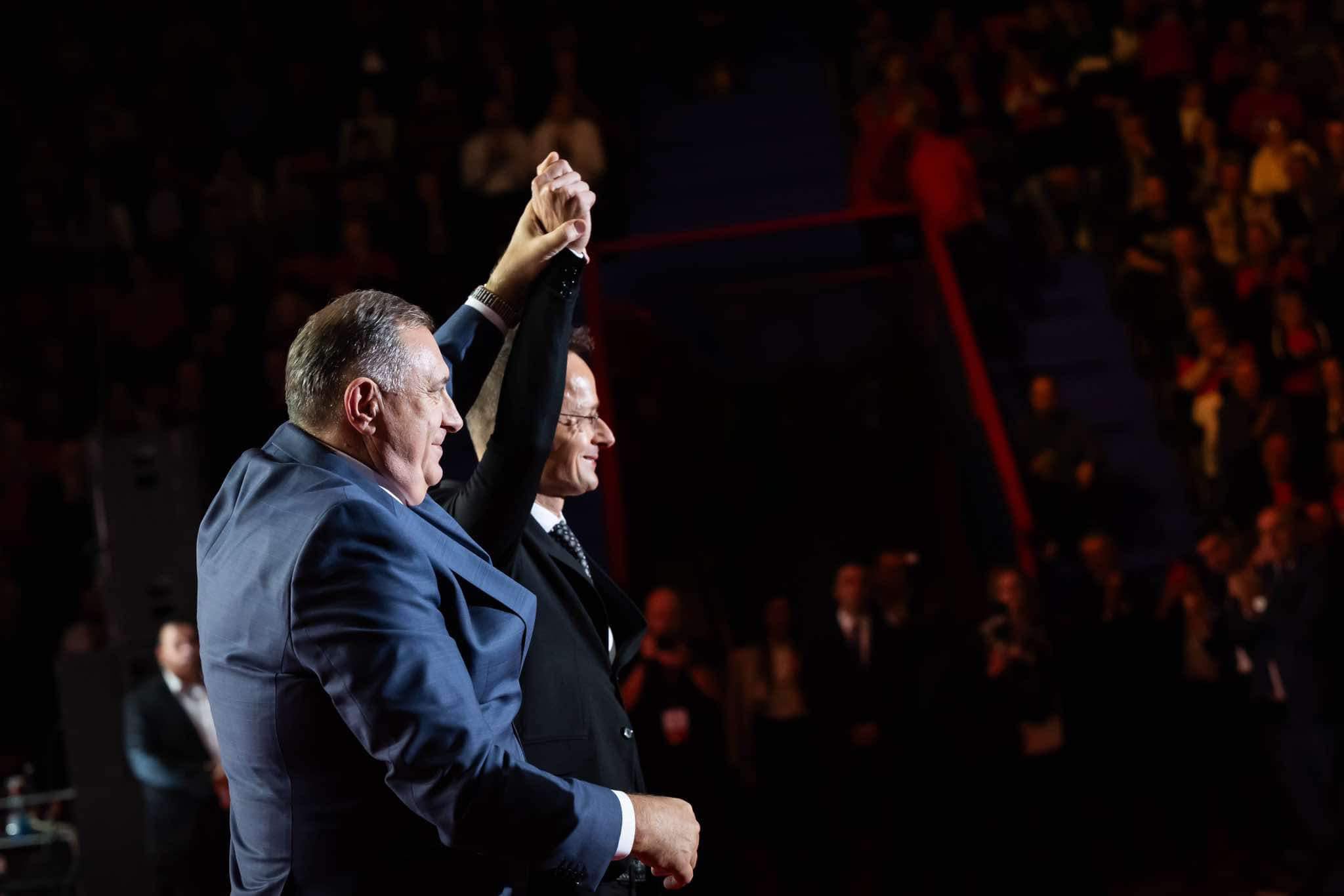 包含匈牙利前锋神秘受伤,备战巴尔干球队的词条 包含匈牙利前锋神秘受伤,备战巴尔干球队的词条