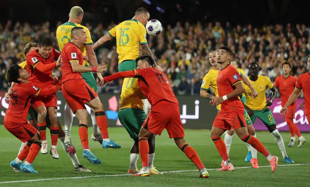 纷纷纷的对决，极端紧张的比赛现场引人注目的简单介绍