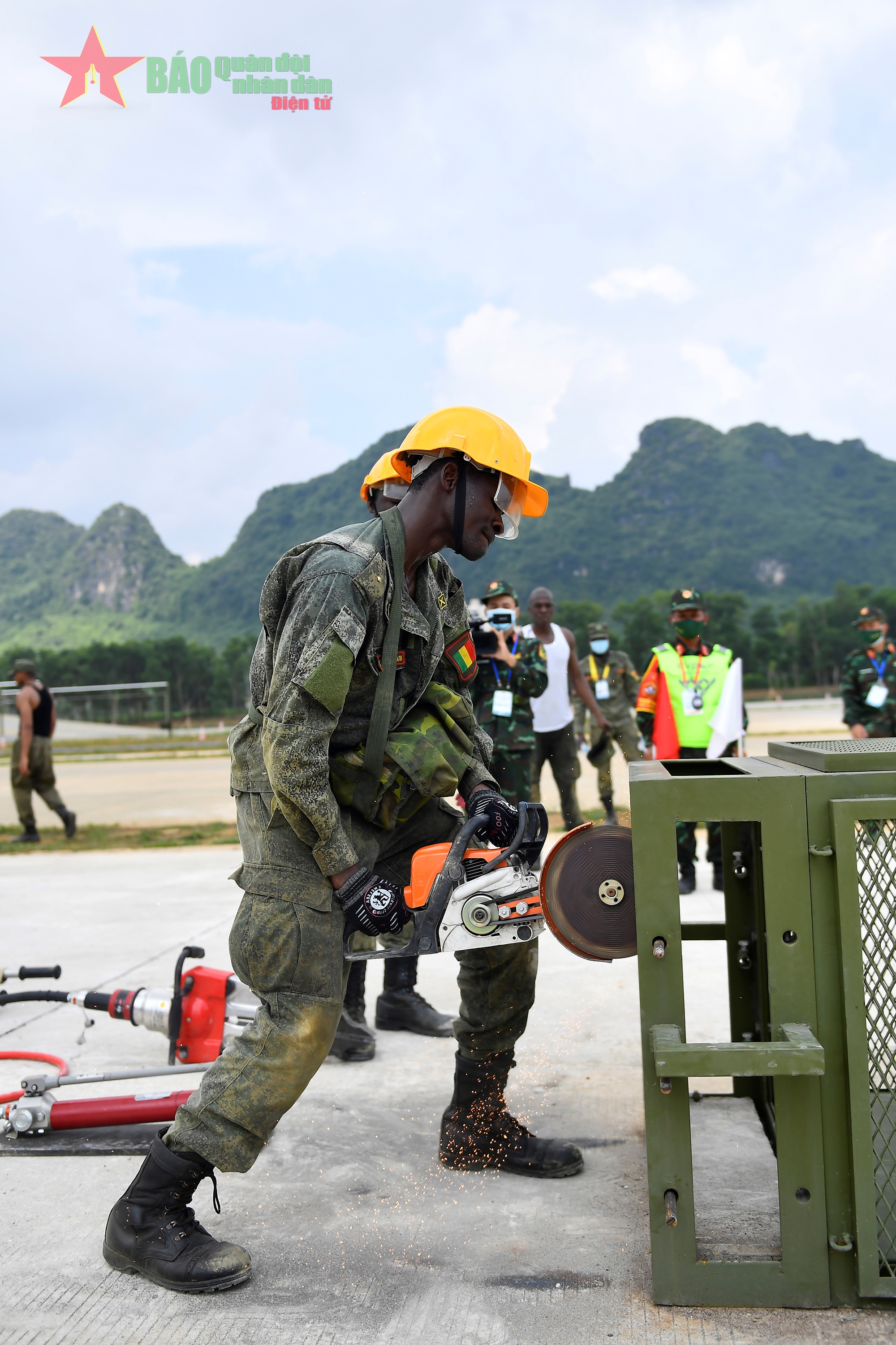 关于苦战经验：亚洲顶尖球队在激烈比拼中成长的信息