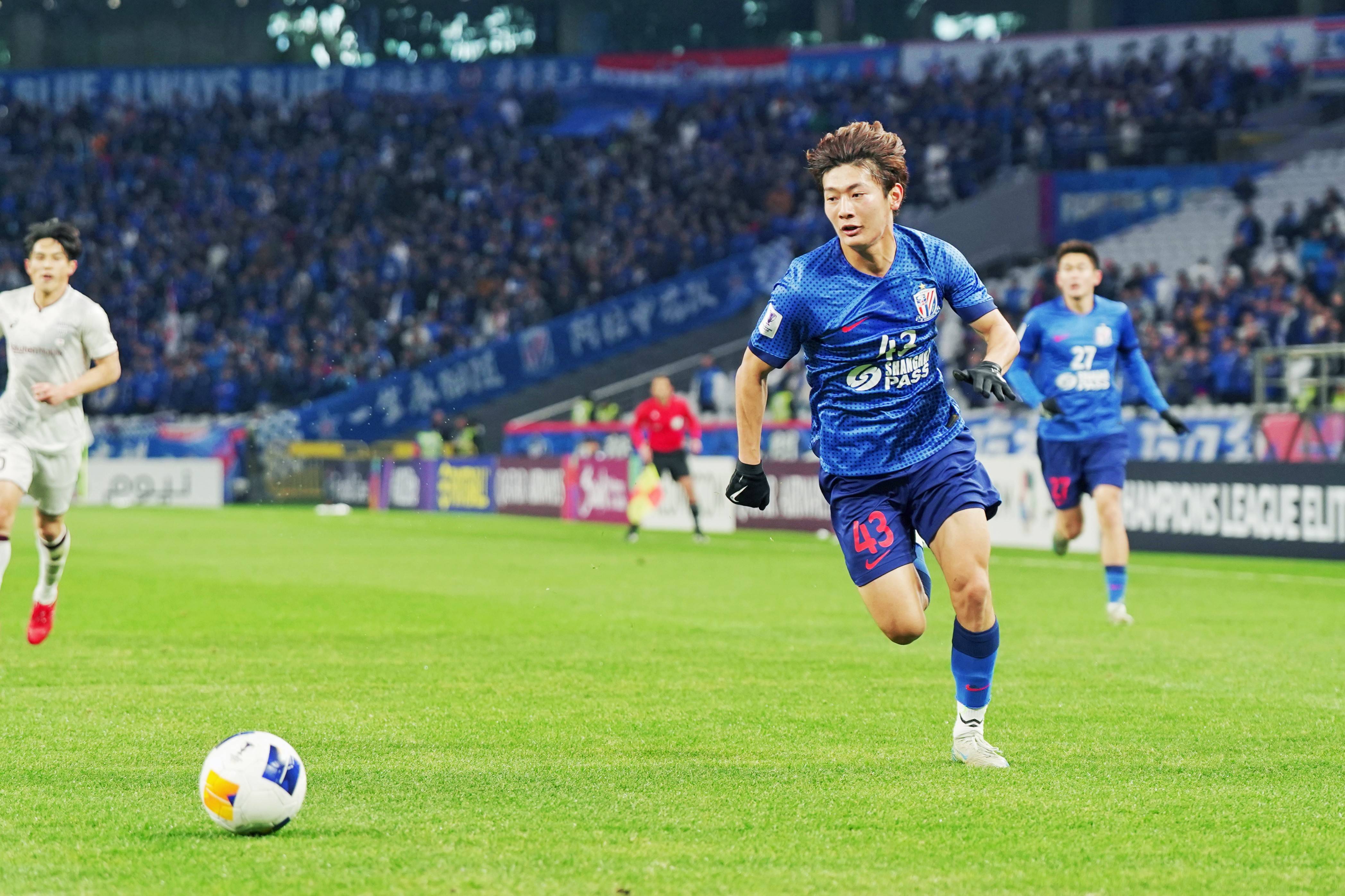 关于国内足球赛况紧张：球队冲击冠军备受期待的信息