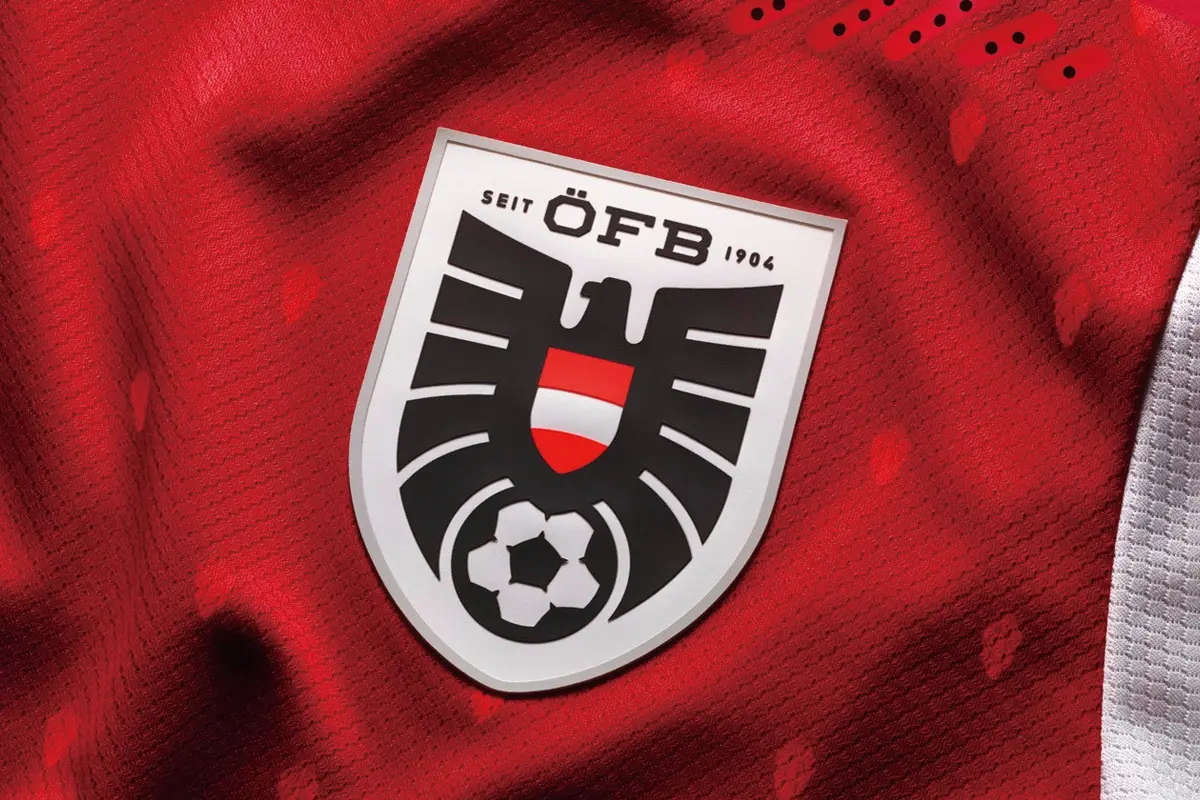 包含奥地利国际足球队开启重要冲刺阶段的词条