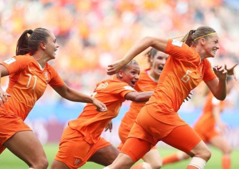 意大利女足成功晋级，期待下一轮表现的简单介绍