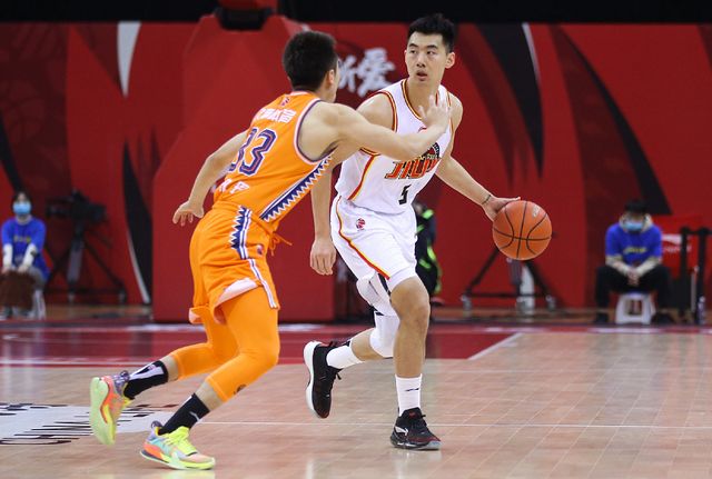 黑龙江男篮险胜江苏，成为黑马